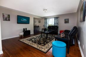 The Gorge View Villa- With Private Yard & Free Parking-see full listing info